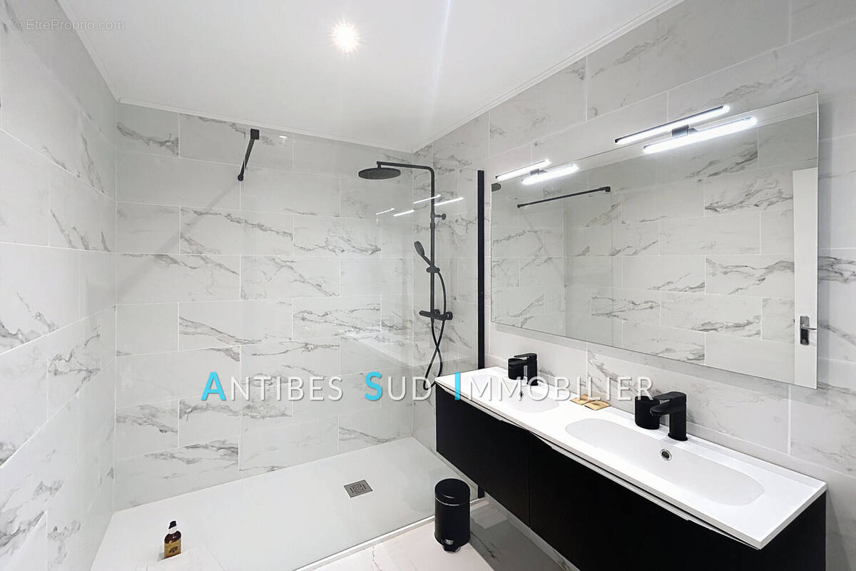 Appartement à VALLAURIS