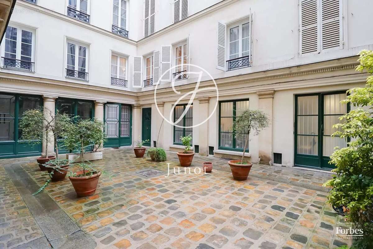 Paris 1er - VENDÔME / RIVOLI - Appartement à vendre - 4 pièces - 135,54m² Carrez - 3 chambres. - photo 21