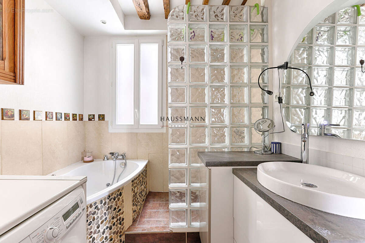 Appartement à PARIS-1E