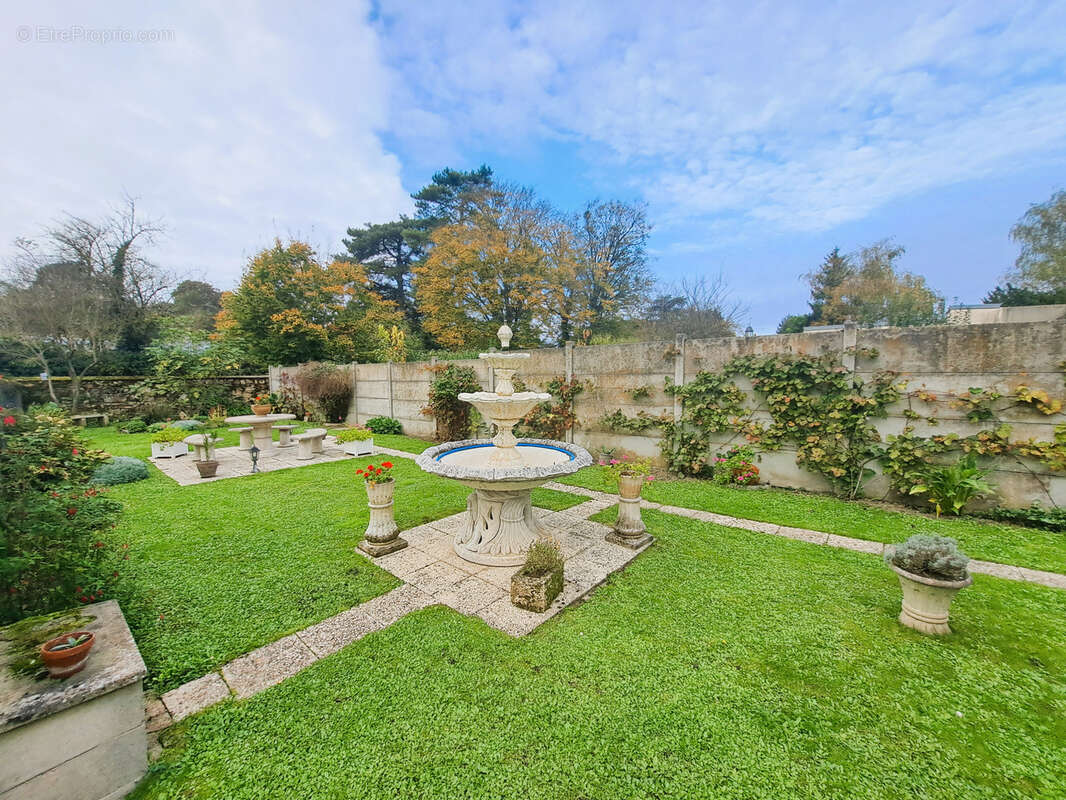 Maison à VILLENEUVE-LA-GUYARD