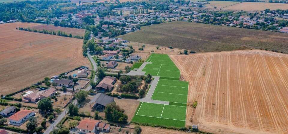 Terrain à LAMASQUERE