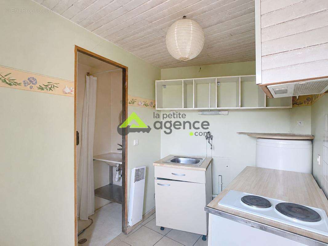 Aubusson   T2 de 35 m2 en rez-de-chaussée   Proche commerces - photo 2
