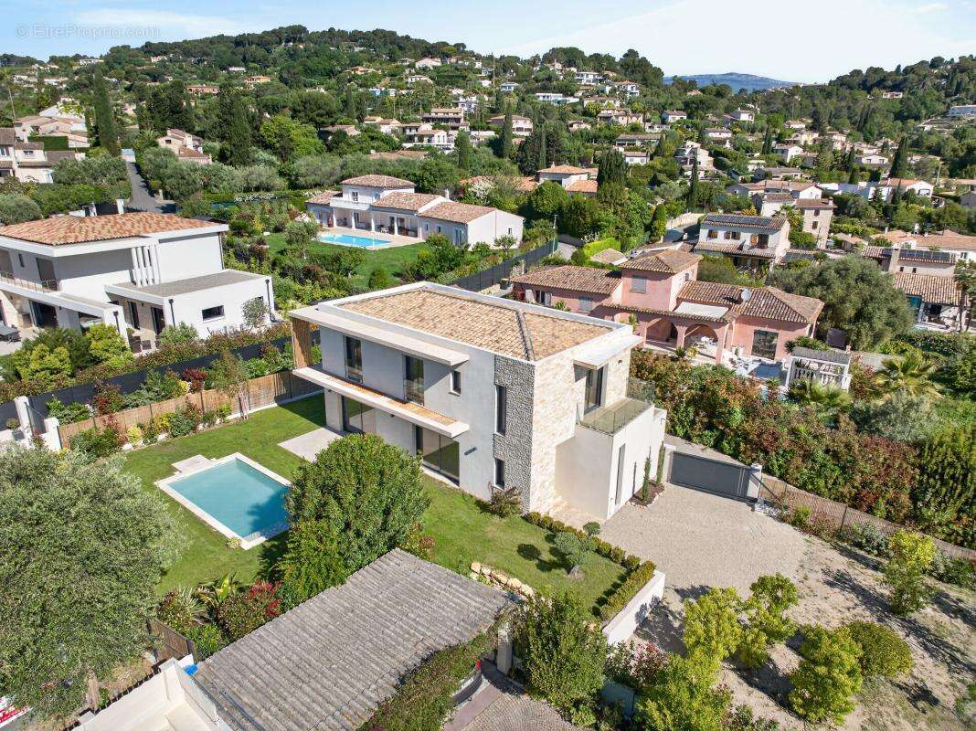 MOUGINS INTERNATIONAL : Villa Neuve avec Ascenseur en Domaine Privé - photo 3