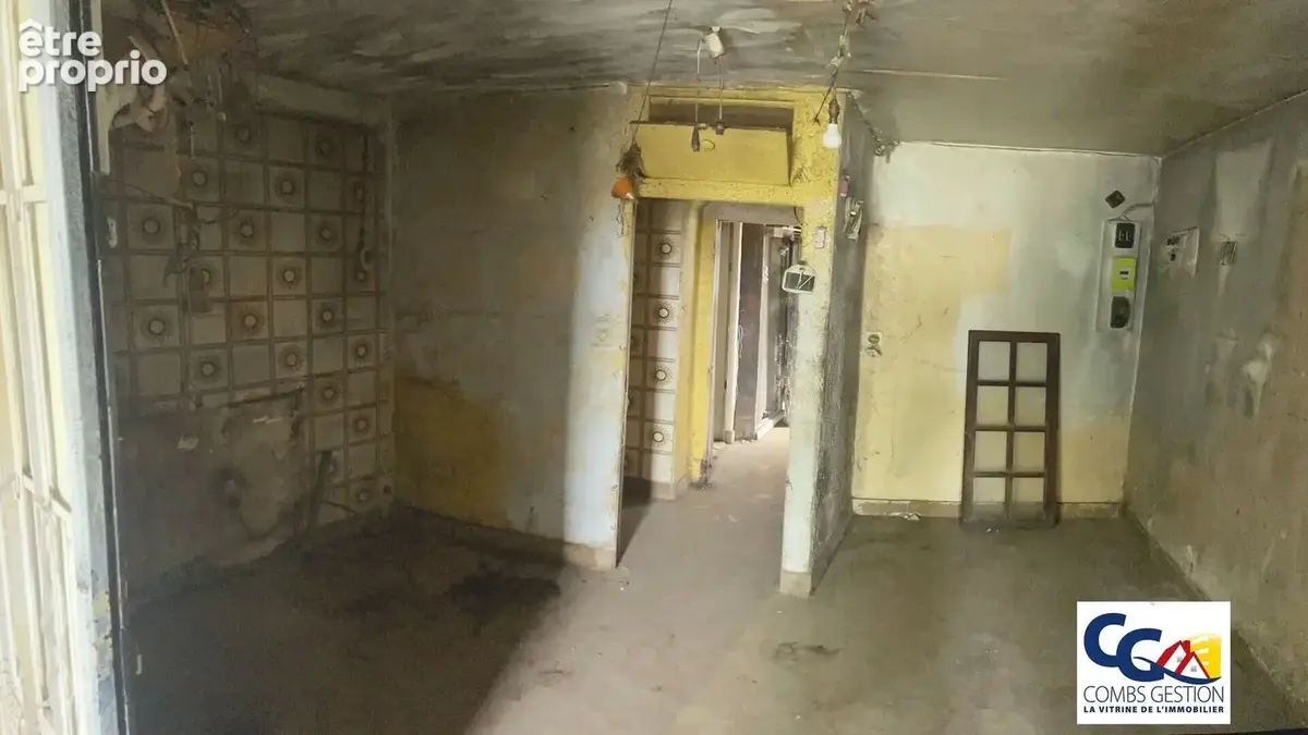 Maison à rénover avec garage centre bourg fort potentiel d'évolution - photo 5