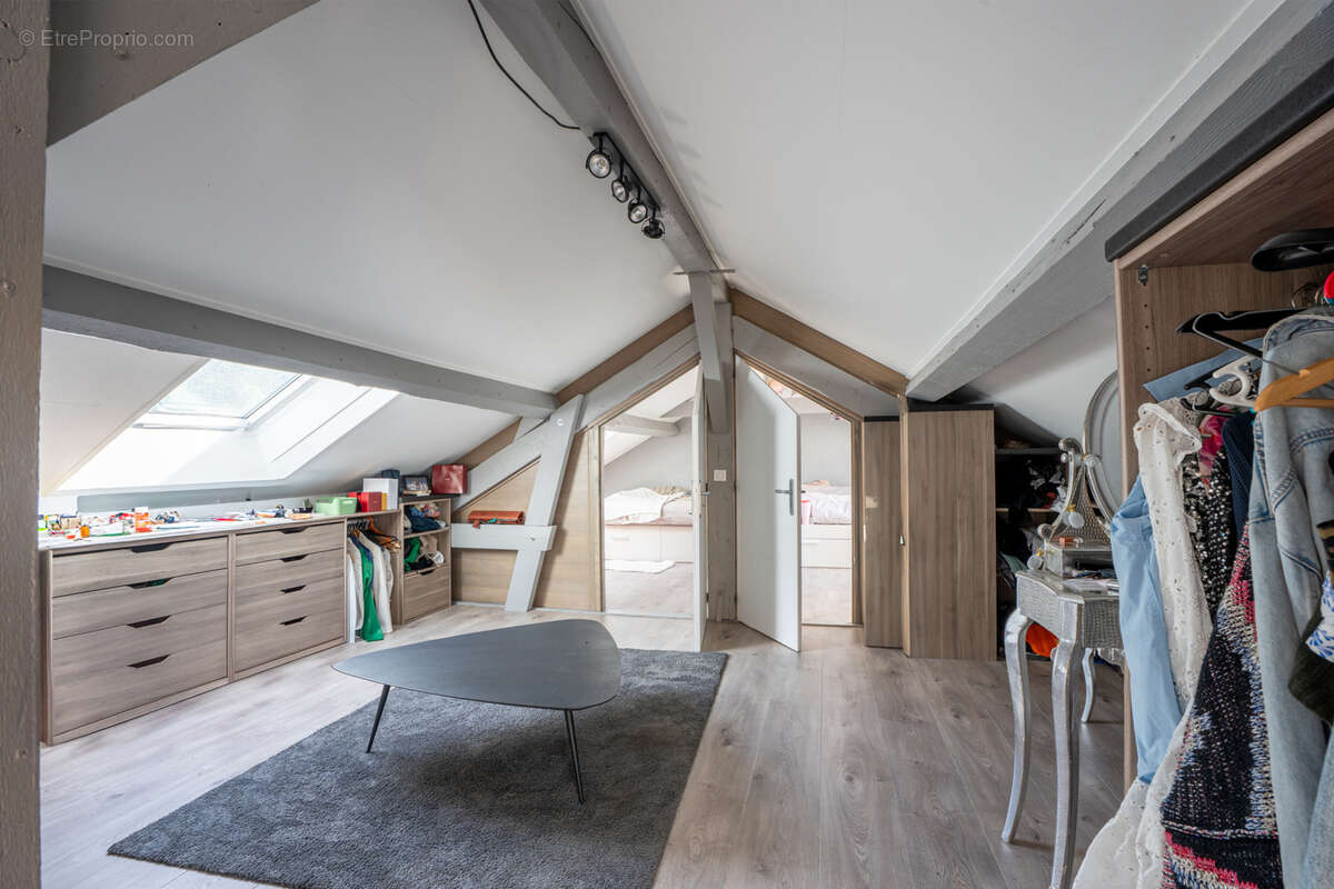 Maison à SAINT-GENIS-POUILLY