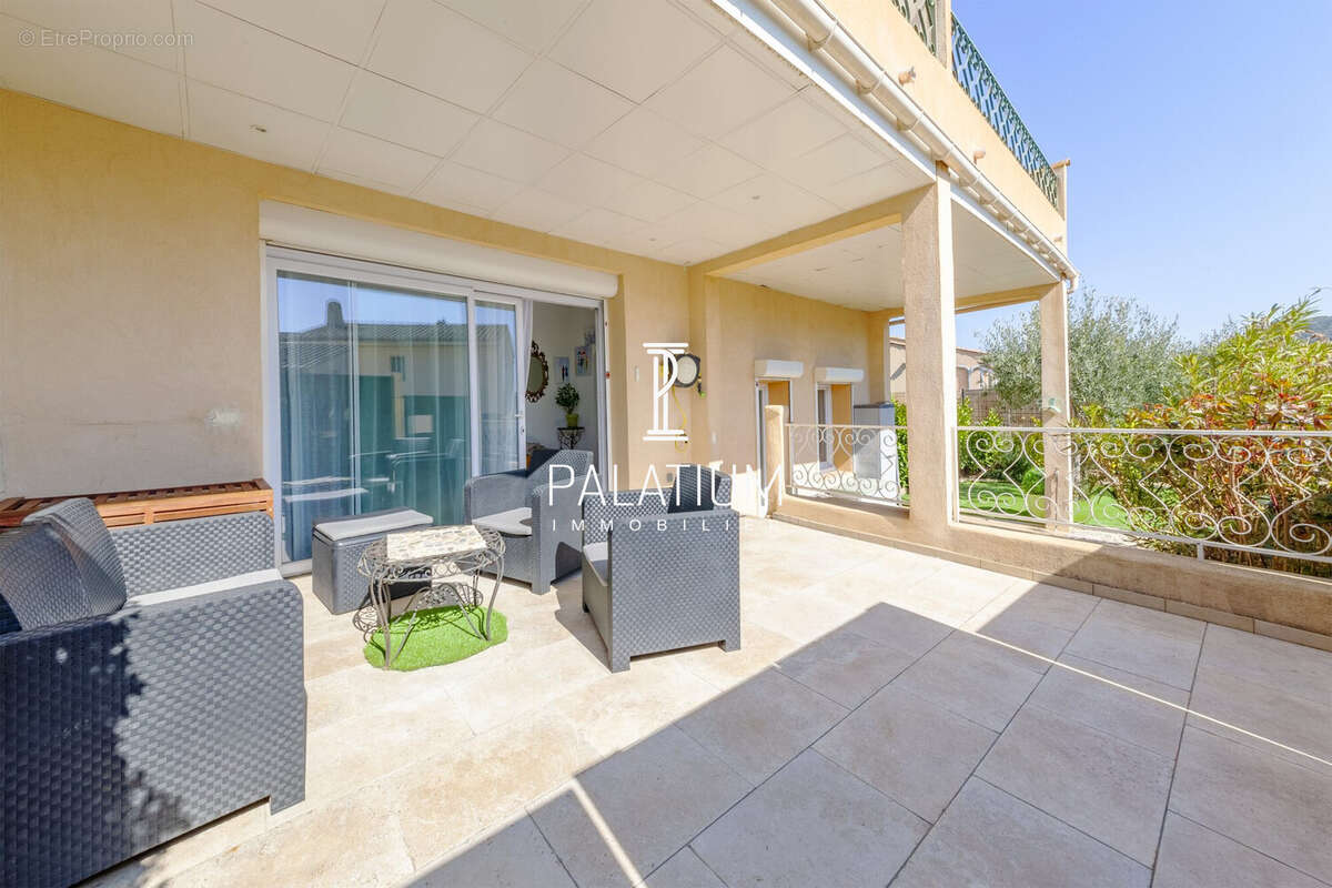 Appartement à GREOUX-LES-BAINS