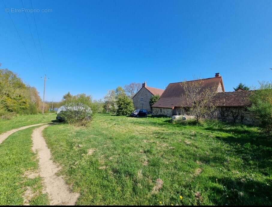 Maison à POULIGNY-NOTRE-DAME