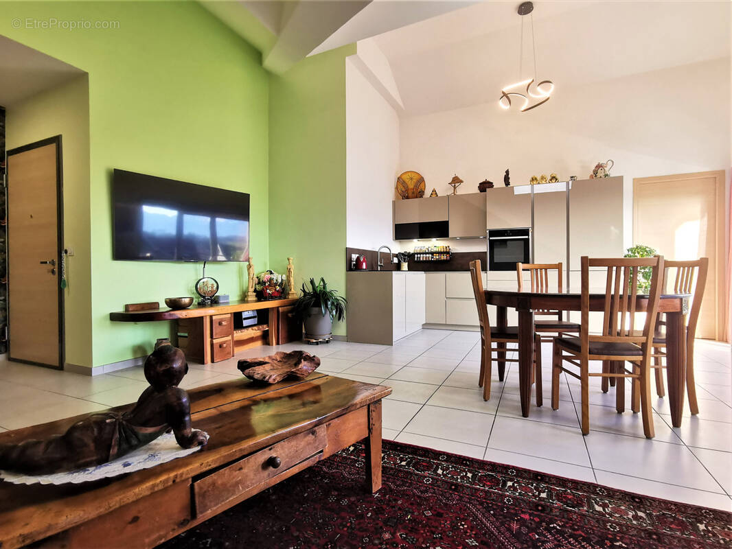 Appartement à POISY