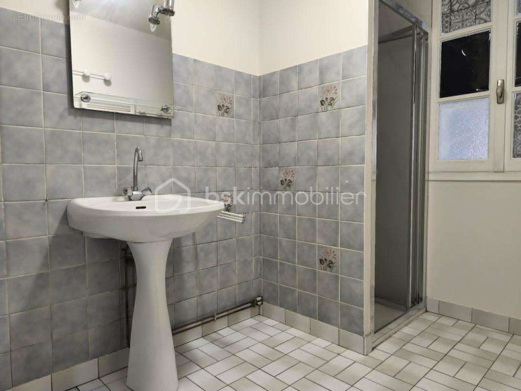 Maison en pierre de plain-pied avec dépendances - photo 6