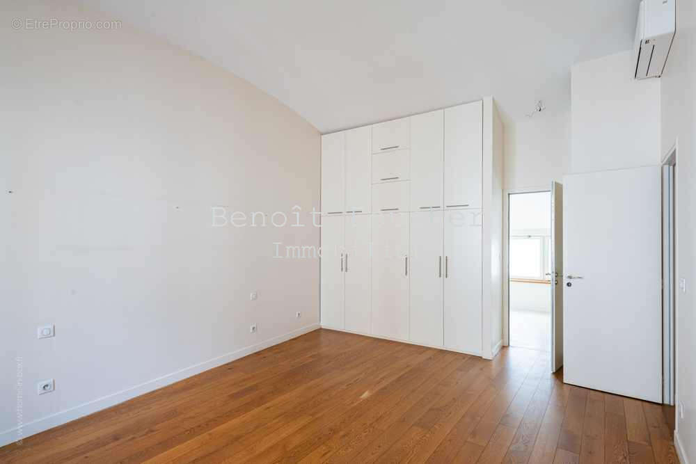 Paris 20ème limite 11ème, Ménilmontrant, 230m2 comme une maison avec deux terrasses. - photo 11