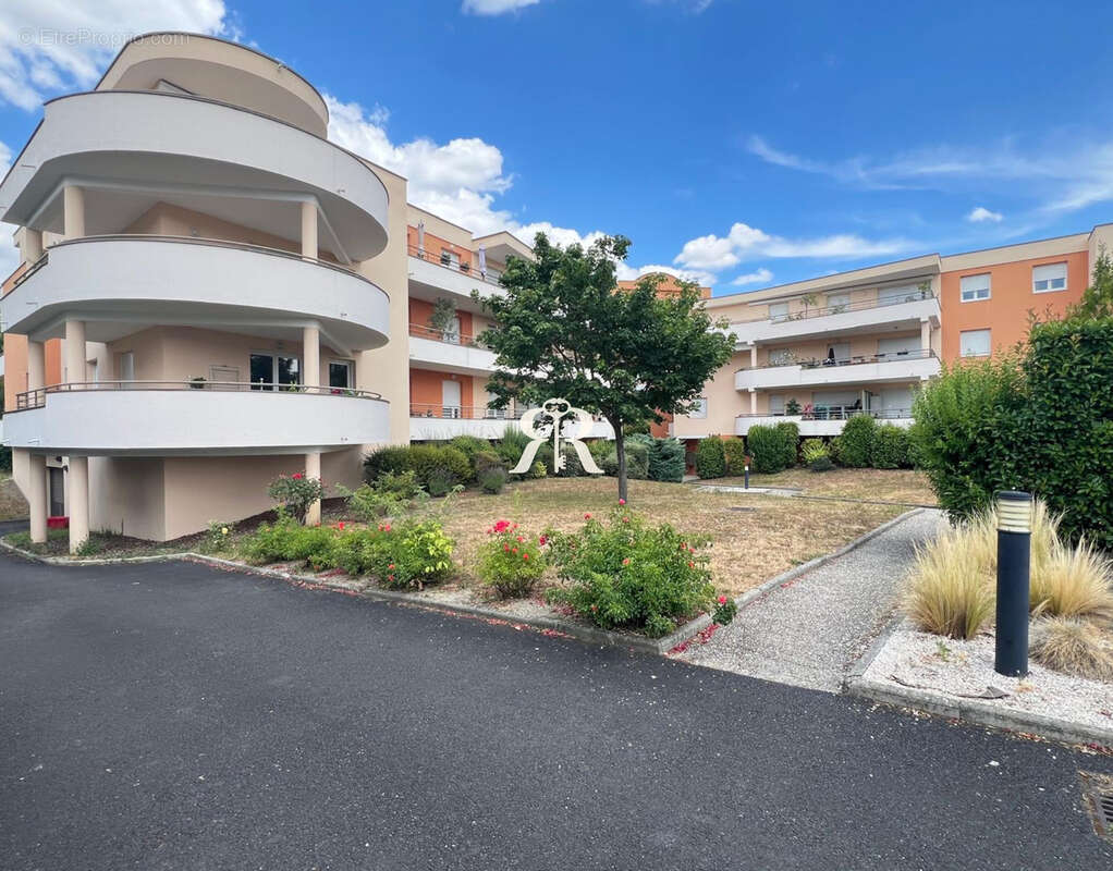 Appartement T3   Secteur Montjuzet   Vue dégagée sur le Dôme   Terrasse 19 m2   Garage & Cave - photo 3
