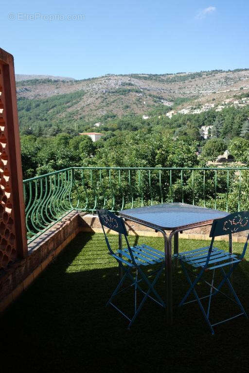 Commerce à SAINT-VALLIER-DE-THIEY