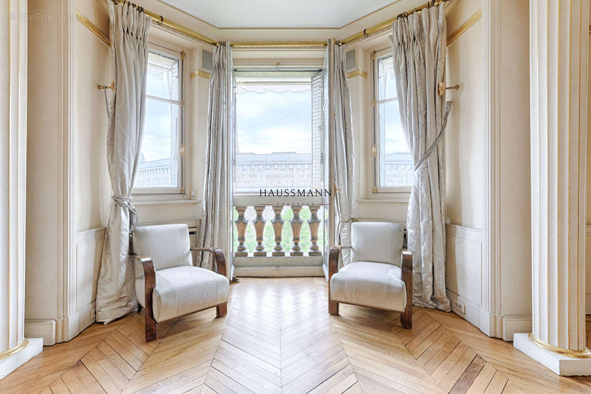 Appartement à PARIS-16E