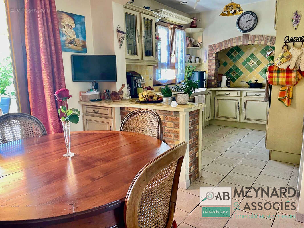 Maison indépendante à vendre à Guerard- 4 chambres - 2 garages - jardin 578m2 - photo 5