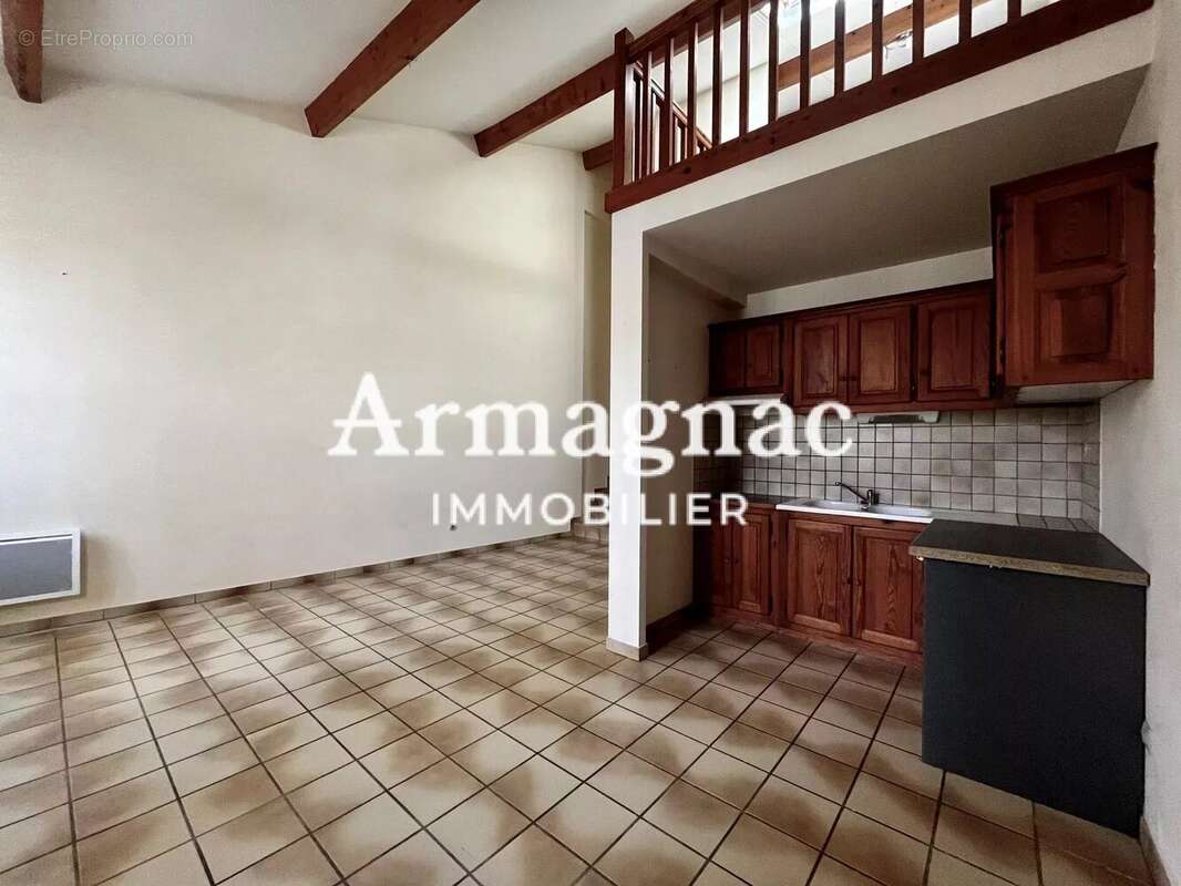 Appartement à VIC-FEZENSAC