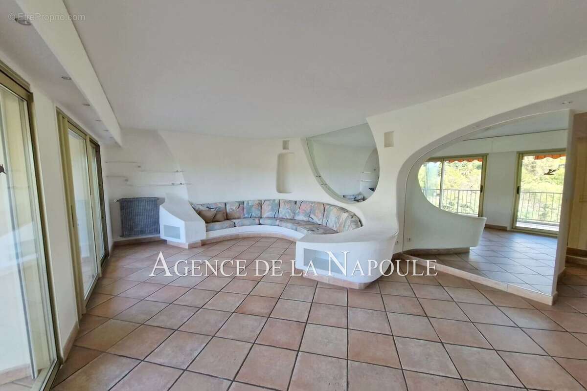 Appartement à MANDELIEU-LA-NAPOULE