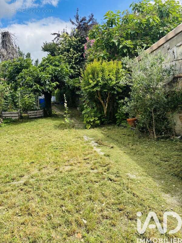 Maison 130 m² à Castillon-La-Bataille  - photo 3