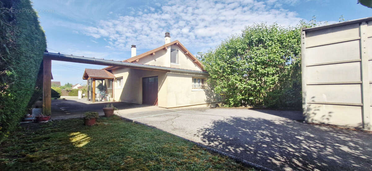 Maison à MAMIROLLE