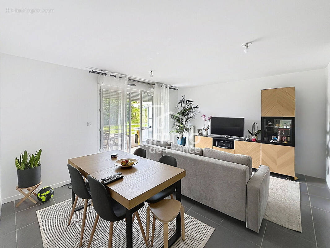 Appartement Chevrier T3 de 67 m2 avec terrasse vue nature et trois parkings. - photo 1