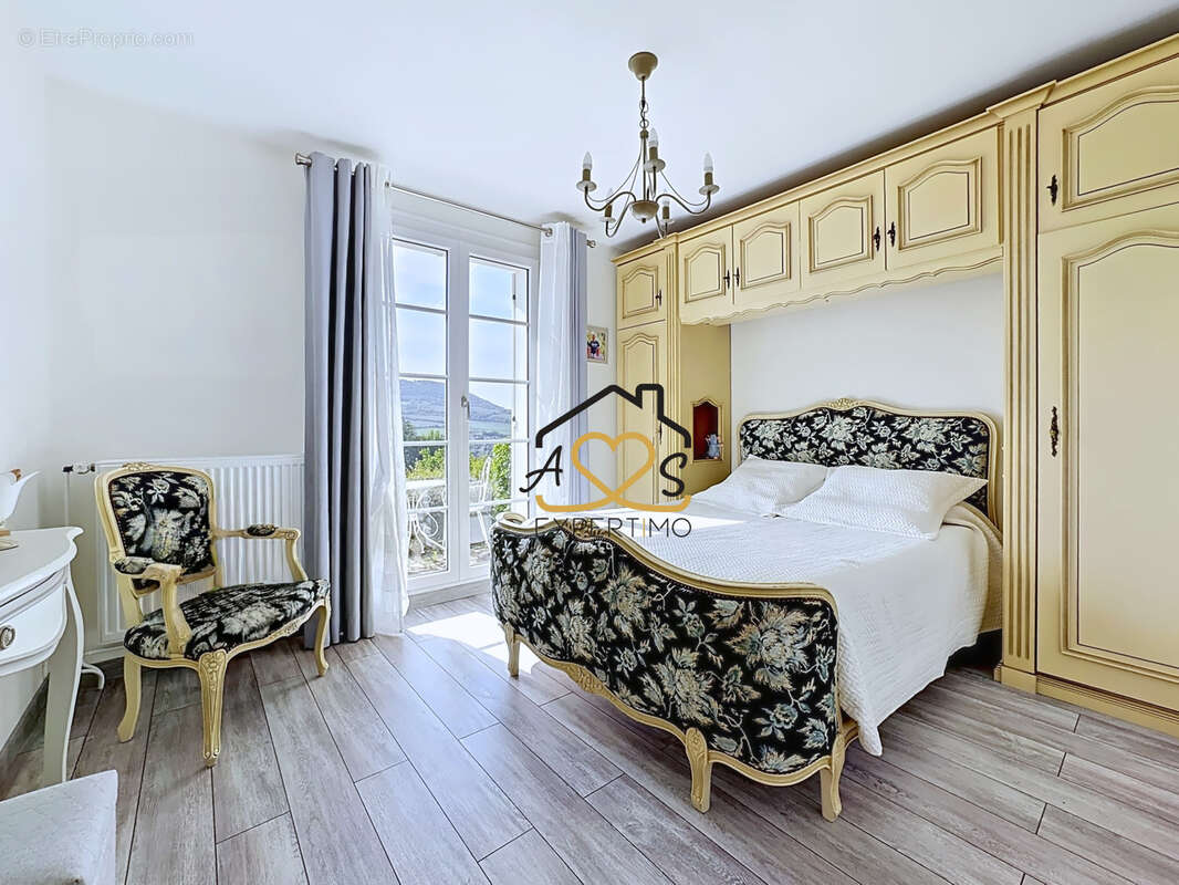 Maison à VEYRE-MONTON