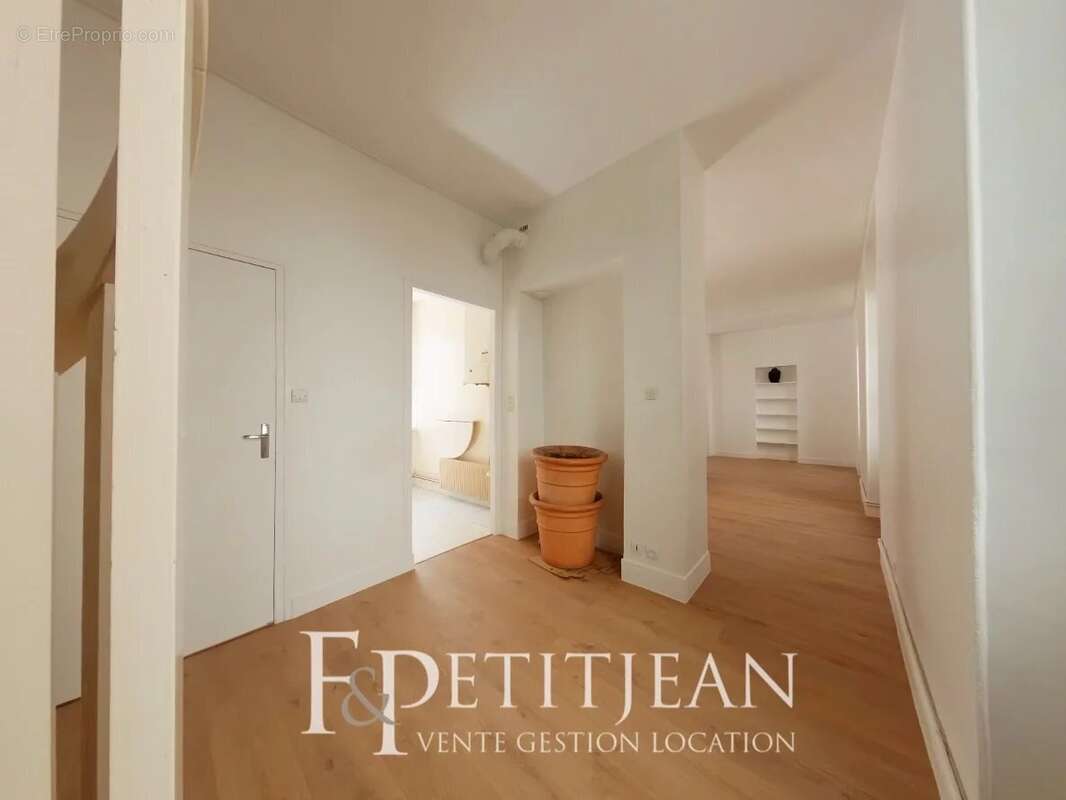 Appartement à PARIS-3E