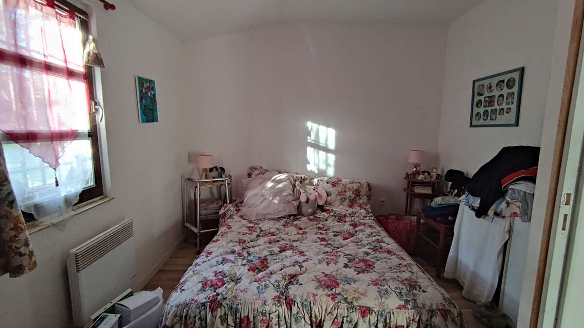 Maison contemporaine des années 80, avec un terrain clôturé de 3214 m2 - photo 10