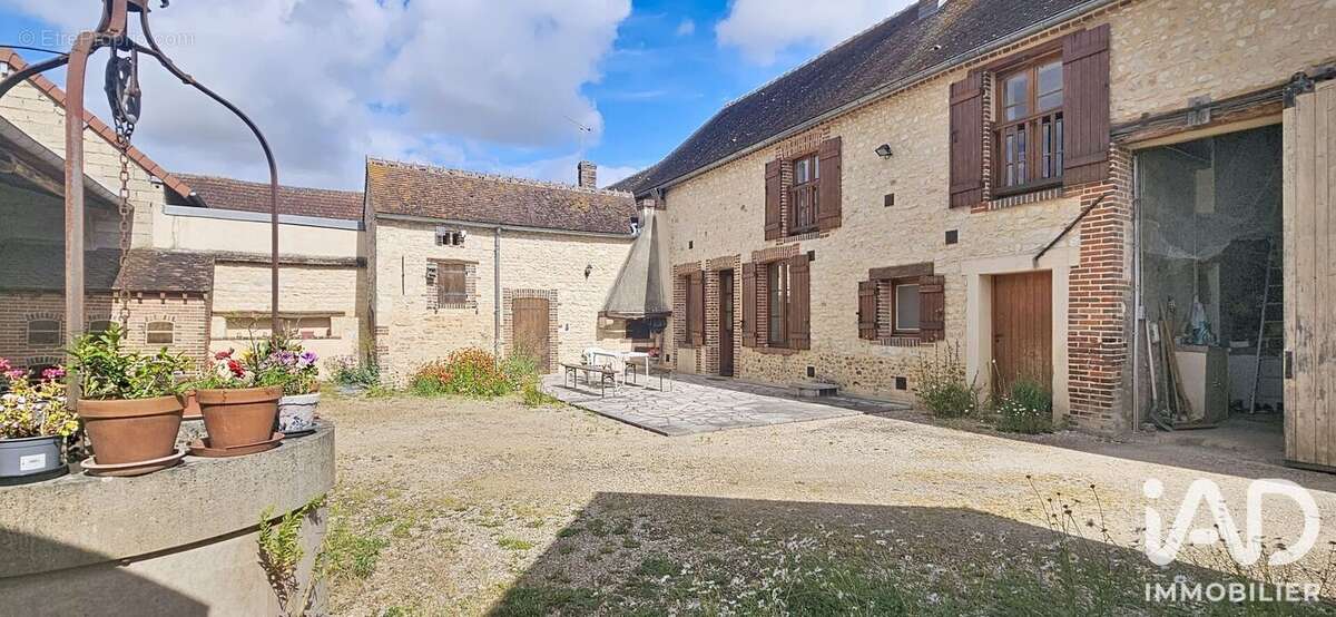 Maison 122 m² à Champlay  - photo 3