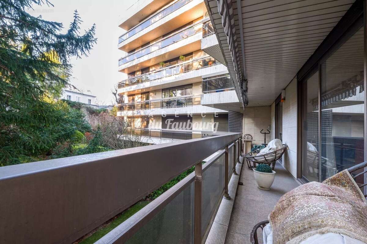 Appartement à NEUILLY-SUR-SEINE