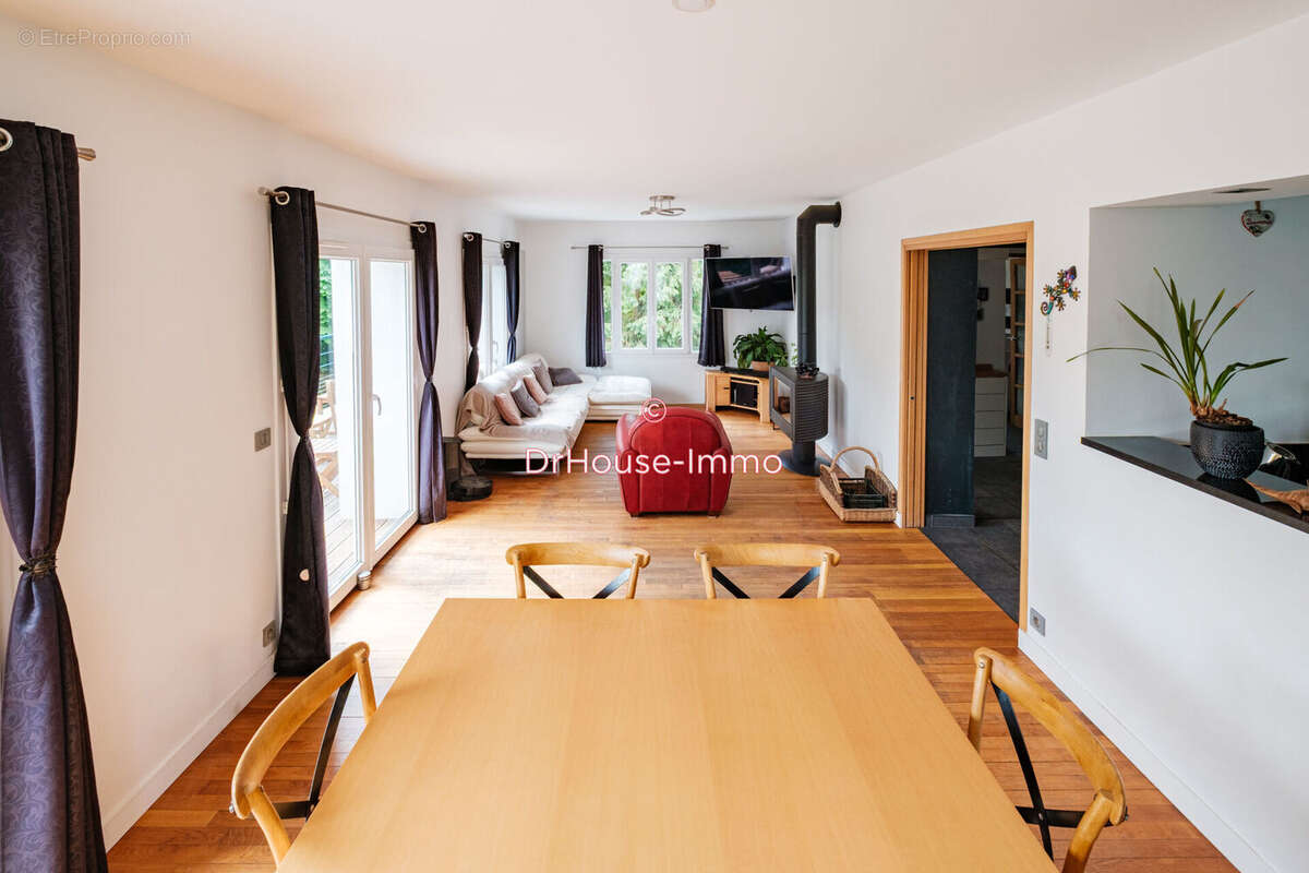 Maison 247 m² à La Celle-Saint-Cloud  - photo 21
