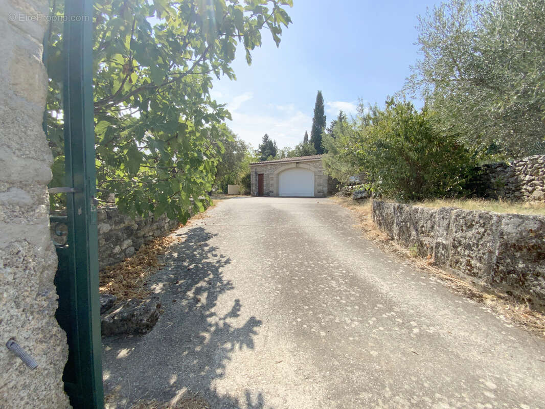 Maison en pierre à 4 km d' Uzès, jardin et grand garage. - photo 22