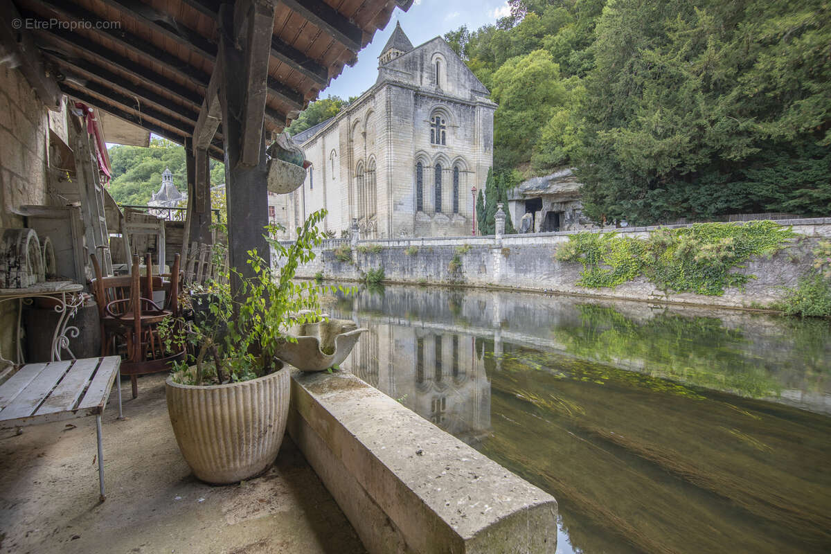 Immeuble en plein cœur de Brantome en Périgord, 8 pièces, 4 chambres et une terrasse à l’étage d’environ 50 m2 - photo 3