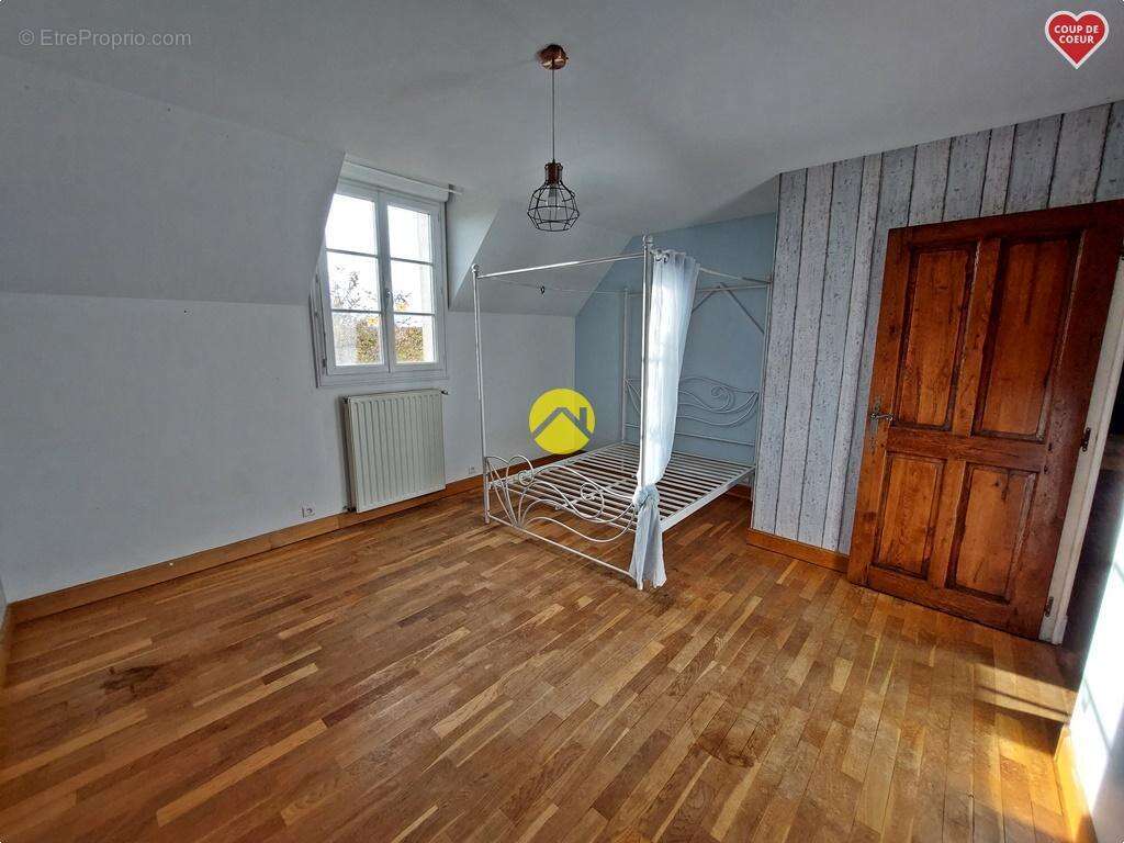 Maison à MOULINS-EN-TONNERROIS