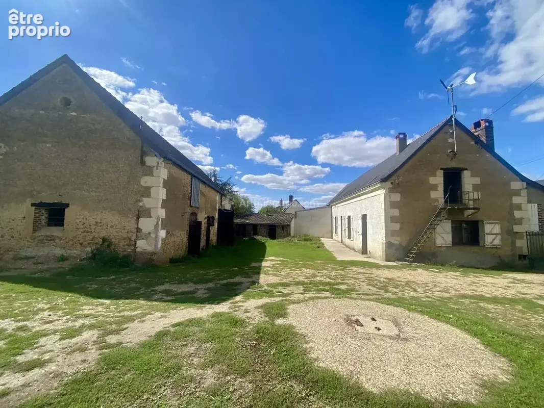 Ancien corps de ferme sur 6 810 m2 de terrain - photo 2