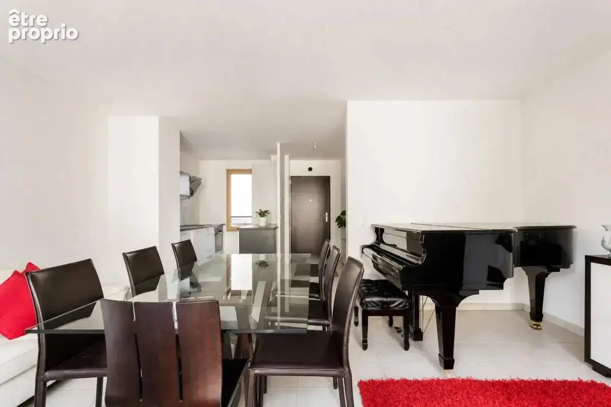 LE RAINCY - Maison de type T4 de 94 m² avec cave, box , jardin - photo 3