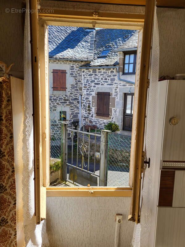 Maison de bourg avec cour. - photo 15