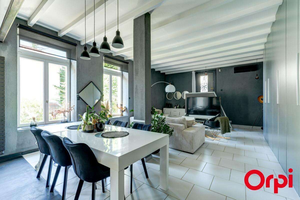 Appartement à RILLIEUX-LA-PAPE