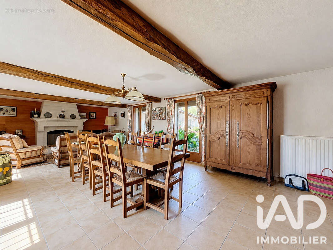 Maison 314 m² à Courtisols  - photo 3