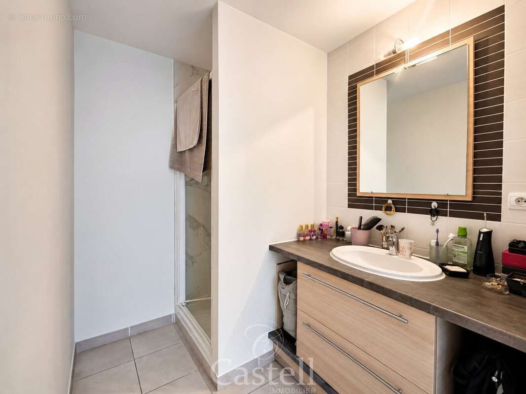 ***appartement t2 lumineux avec terrasse au dernier étage à agde*** - photo 10