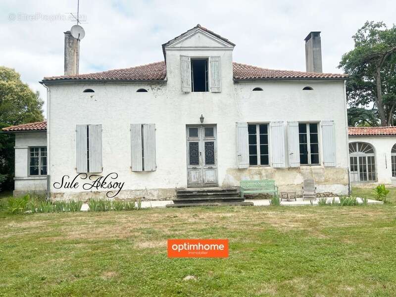Vente Domaine - Ensemble immobilier du XIXe de 2 bâtiments avec tours, idéal gîtes et chambres d'hôtes - photo 13