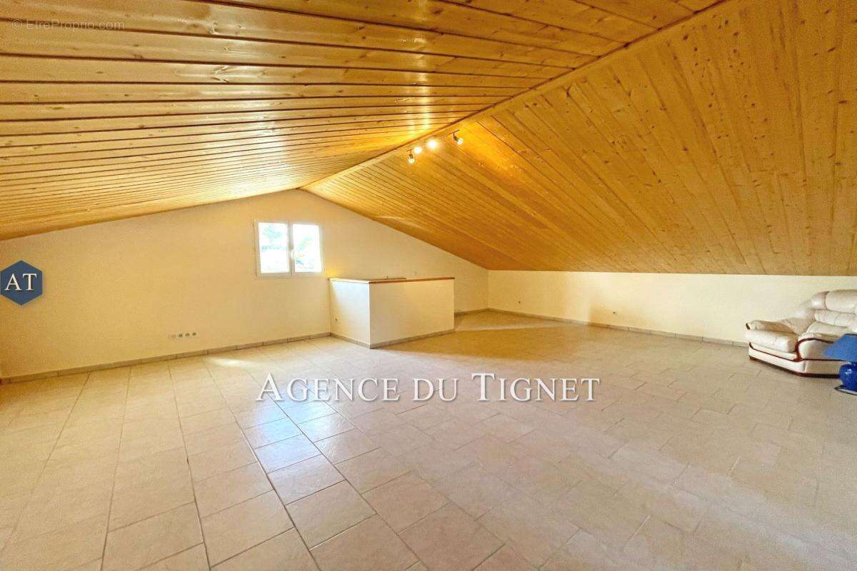 Appartement à SAINT-CEZAIRE-SUR-SIAGNE