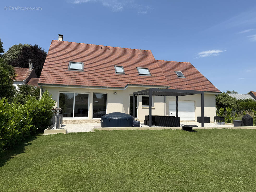 Maison à SAINS-EN-AMIENOIS