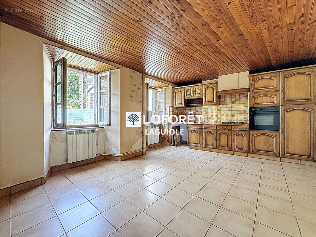 Maison à SAINTE-GENEVIEVE-SUR-ARGENCE