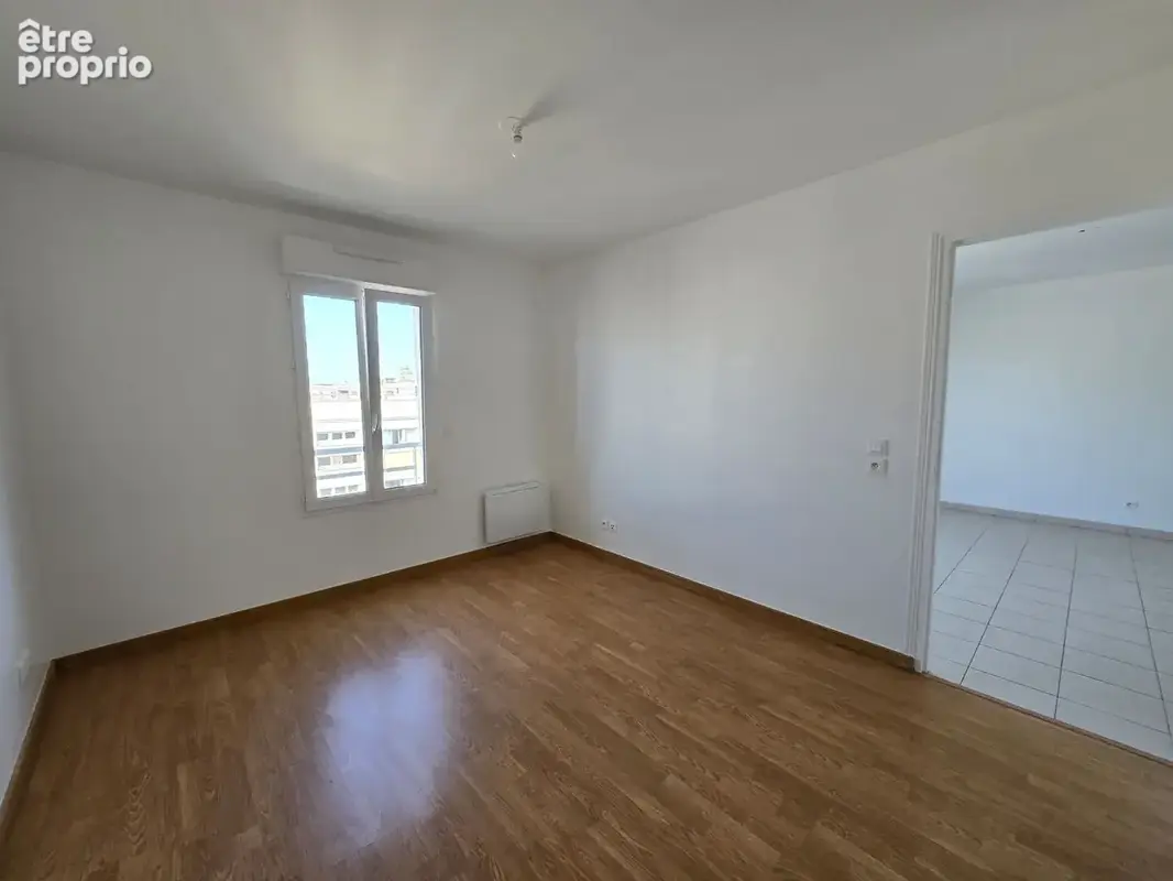 Appartement situé en plein centre ville - Balcon et places de stationnements - photo 7