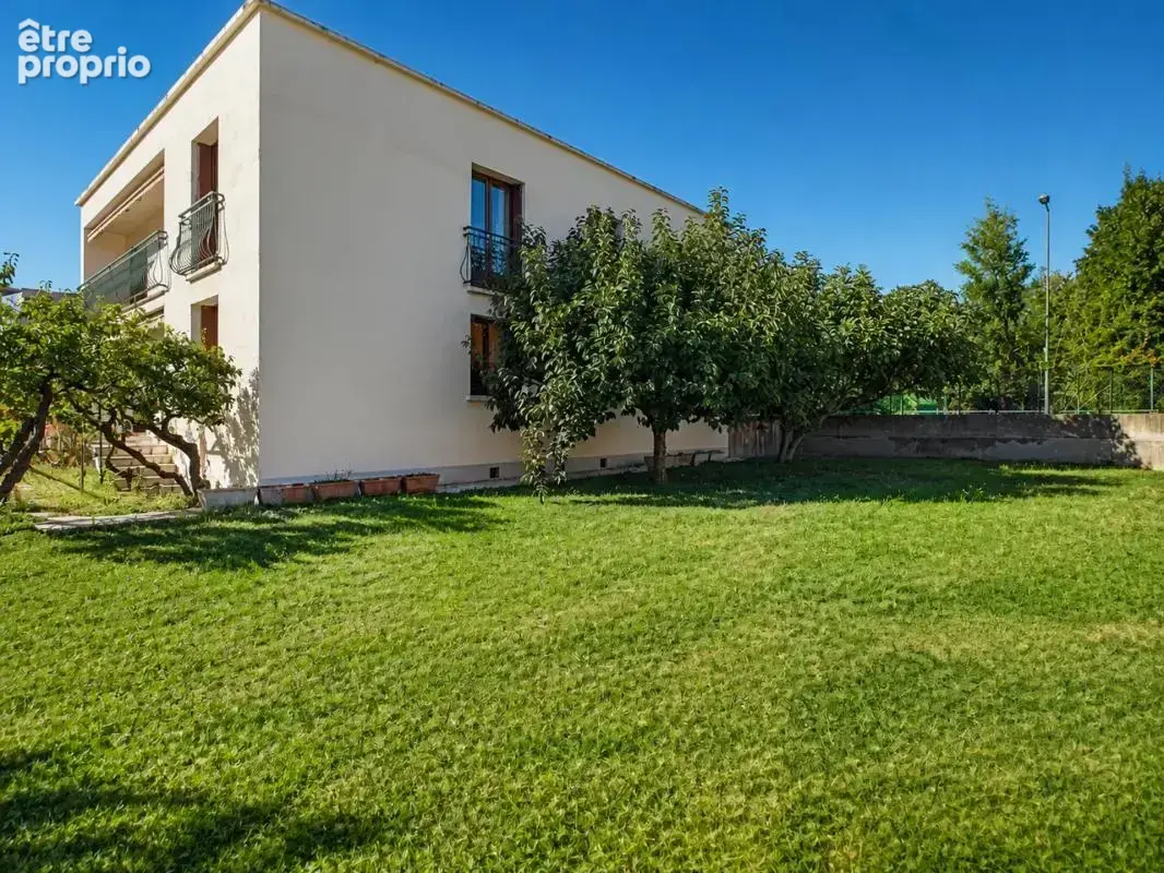 Maison de 8 pièces de 226,7 m² à Valence - photo 2