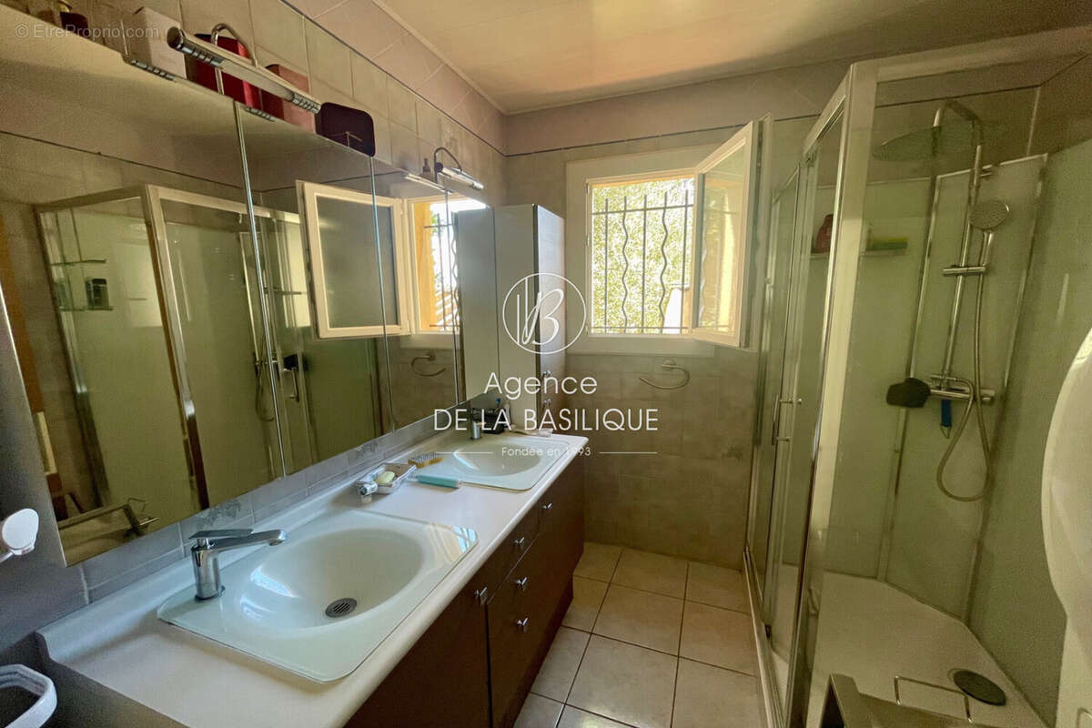 Maison à SEILLONS-SOURCE-D&#039;ARGENS