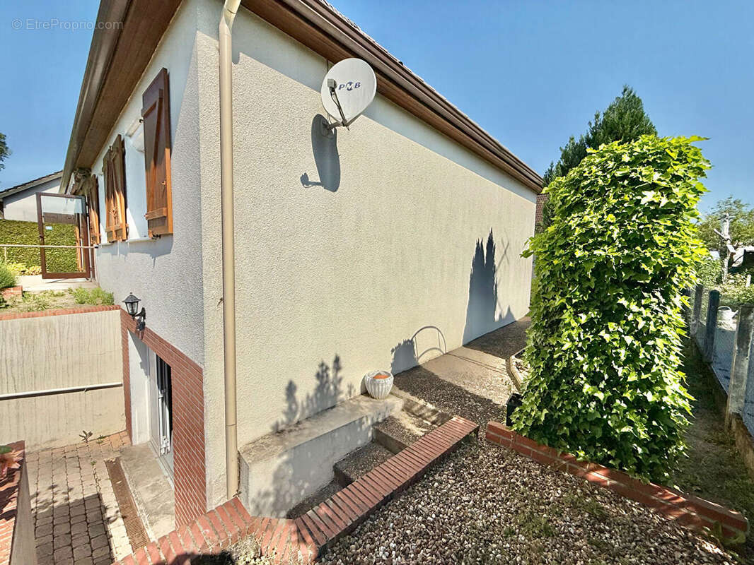 Maison à SAINT-JEAN-DE-BRAYE