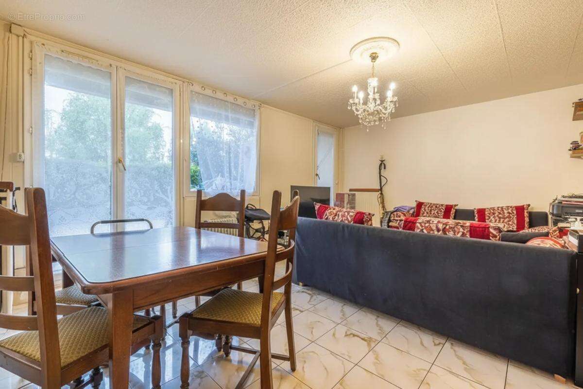 Appartement à SAVIGNY-LE-TEMPLE