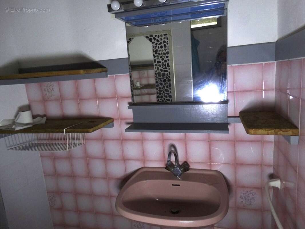 une salle d'eau - Maison à CANARI