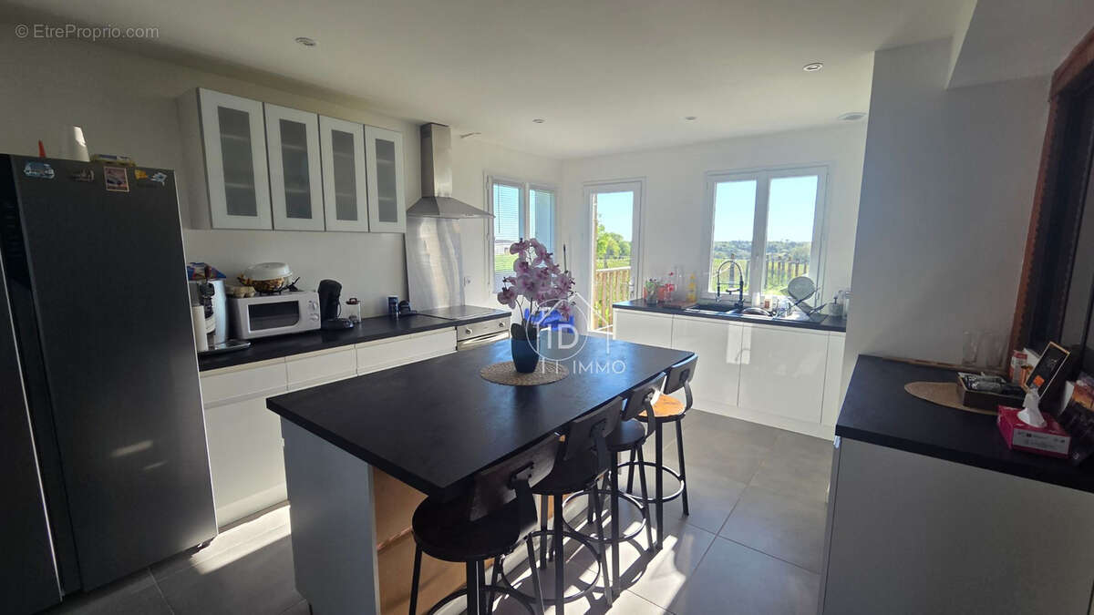 Maison à EYGURANDE-ET-GARDEDEUIL