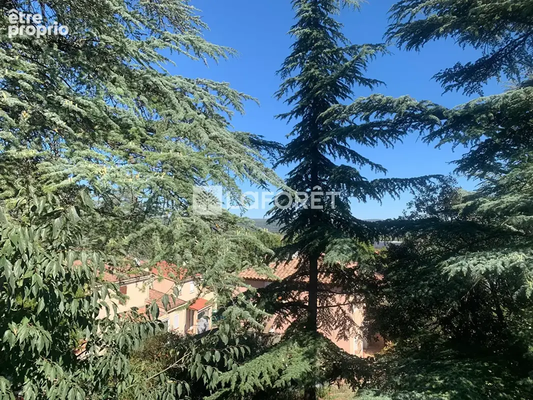 Photo Appartement à Saint-Maximin-La-Sainte-Baume au prix de 191 200€